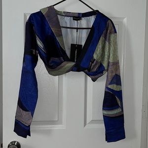 Pretty Little thing,  Blue print Bardock twist front crop blouse size 4 NWT